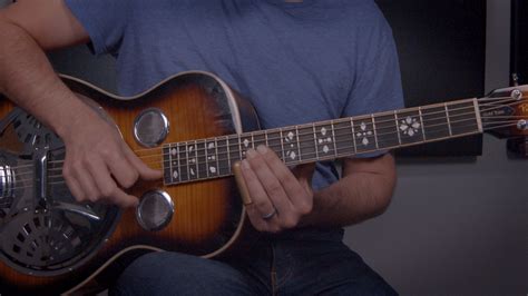 Cross Road Blues; Un blues poignant qui résonne avec la voix déchirante du Delta et une guitare à slide envoûtante